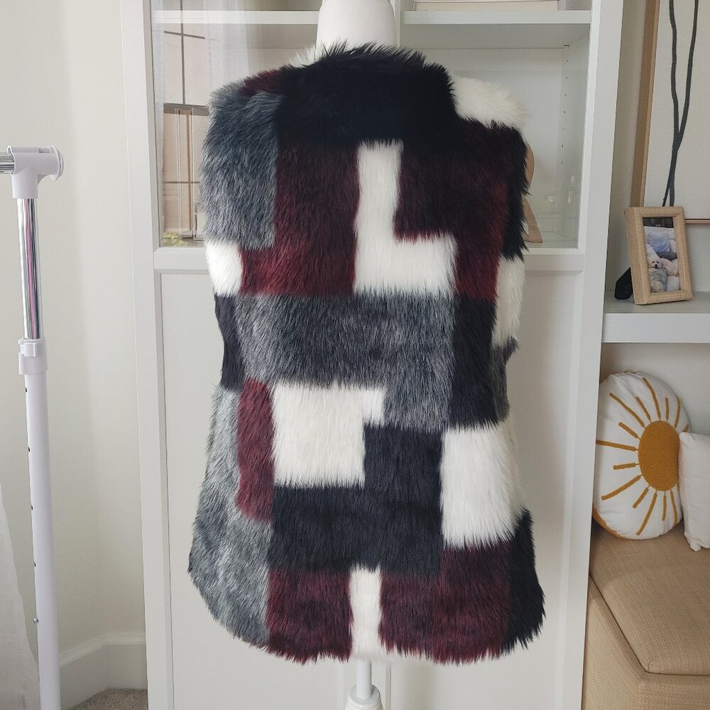 C&C California Faux Fur Sleeveless Vest - Medium - Picture 4 of 4